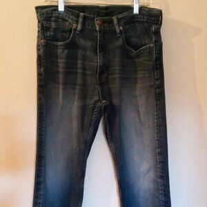 Levi's distressed denim men's 32W X 31L do have a bit of stretch.